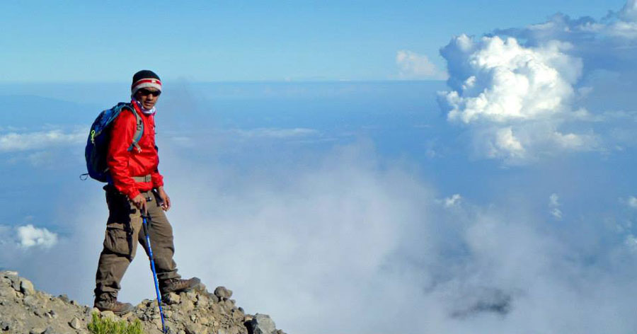 Summit Of Mount Rinjani 3726 meter, Set breath and use trekking pole as the 'foot' to three. Mental must be strong, do not give up!