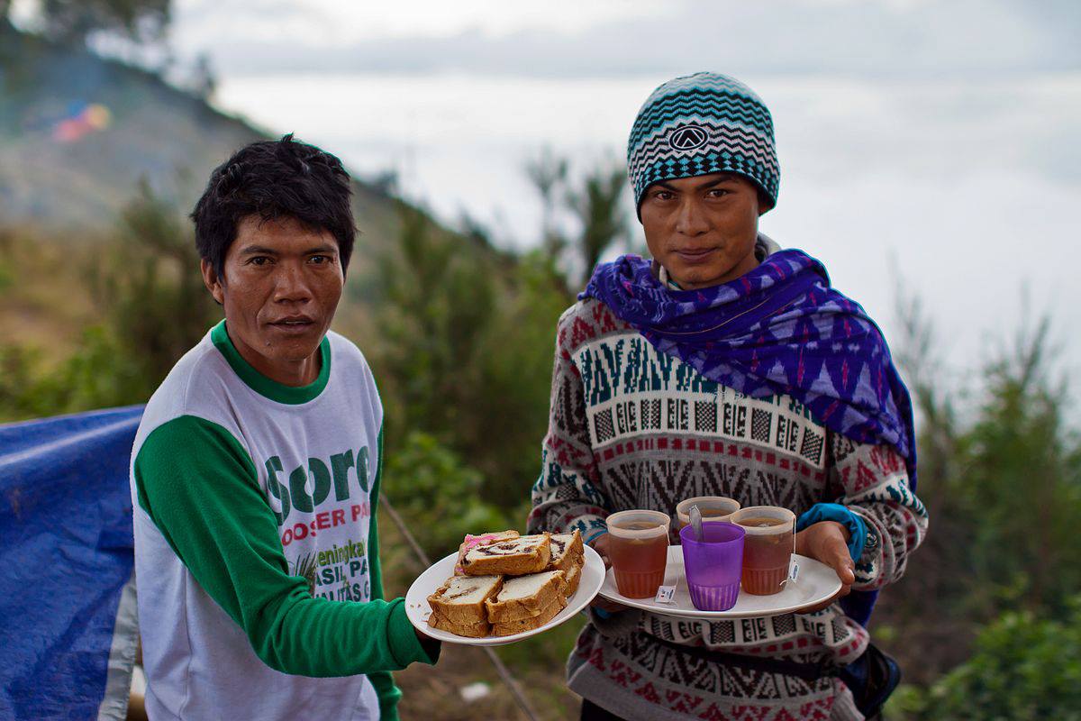 Guide and Porter Mount Rinjani