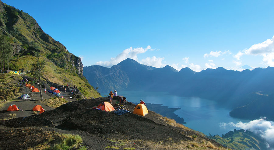 Plawangan Sembalun Crater altitude 2639 meters of mount Rinjani