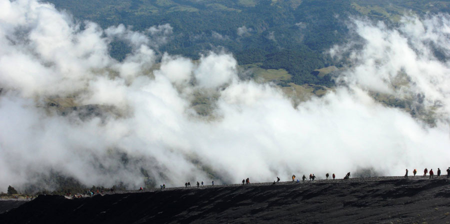 Location, it is the height of 3000 meters and a few meters to the summit, National Park Of Mount Rinjani