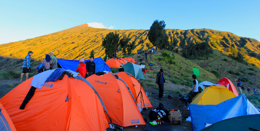 Kawah Plawangan Sembalun Ketinggian 2639 meter - Taman Nasional Gunung Rinjani