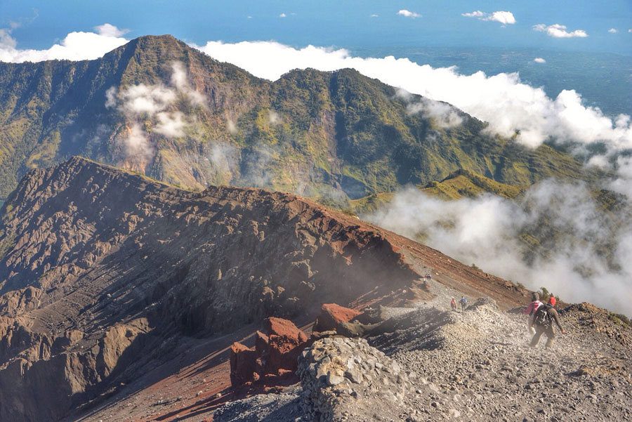 Turun dari Puncak Gunung Rinjani