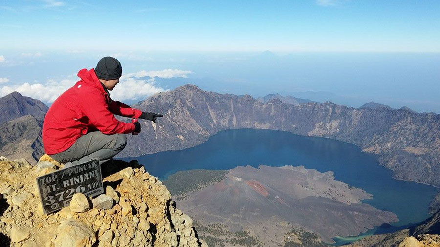 Puncak gunung Rinjani 3726 meter