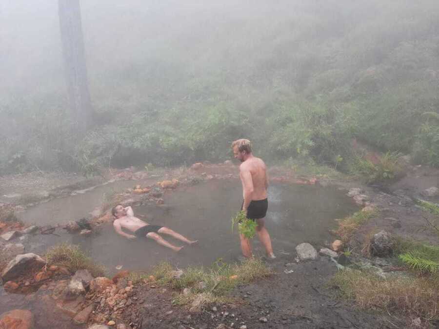 Kolam sumber air panas alami jalur Torean Gunung Rinjani